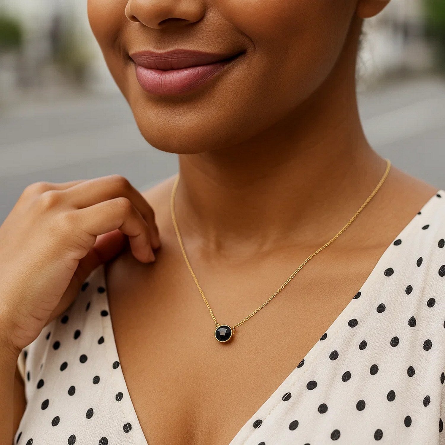 14k Yellow Gold 17 inch Necklace with Round Onyx